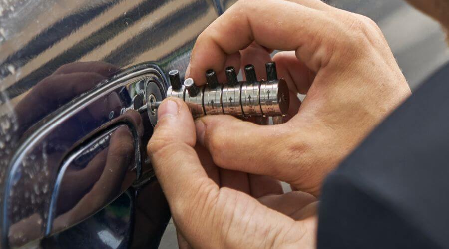 Expert Emergency Roof Repairs services in Agua Dulce, TX